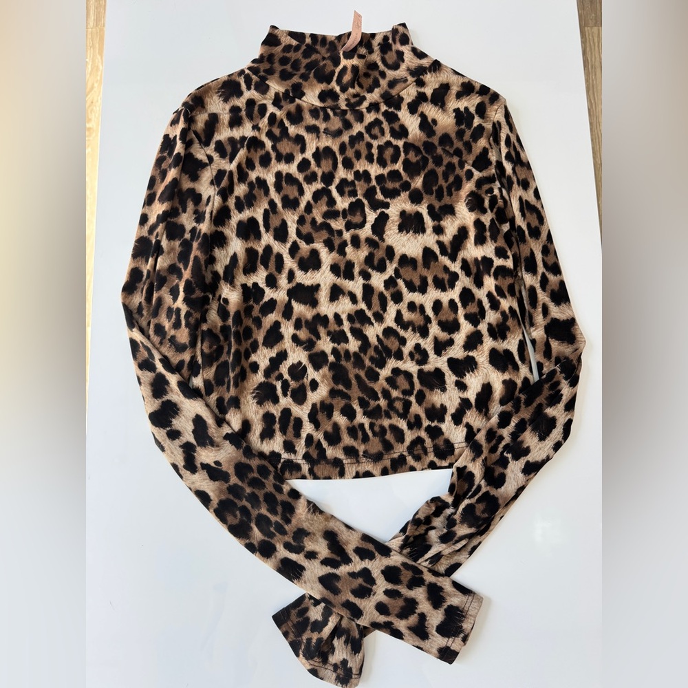 Mezzanine ~ Leopard Print Long Sleeve Top